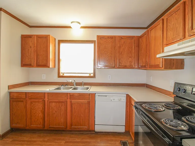 130 Meadows Ln — Photo 8