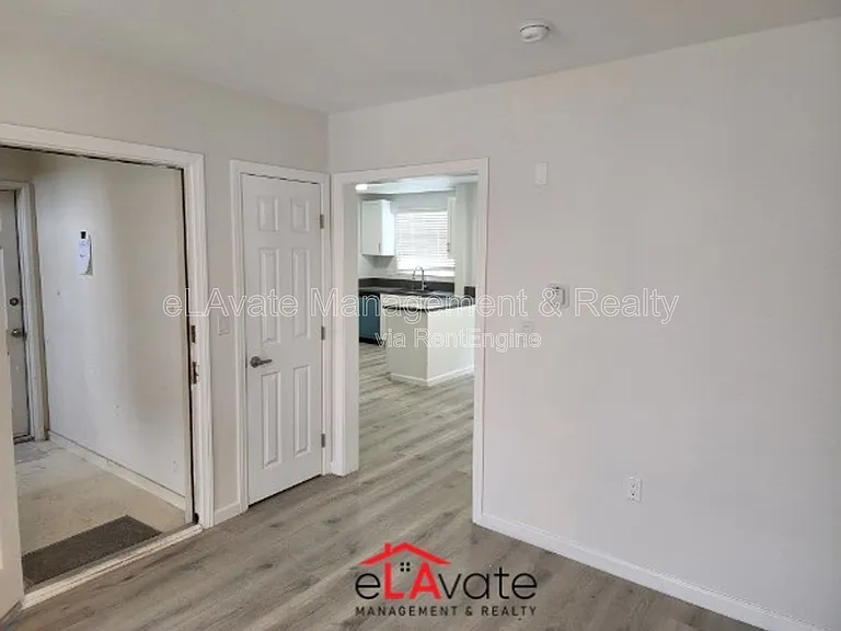 4122 Santa Rosalia Dr #B — Photo 8