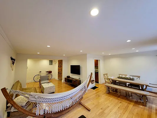 Rented by Gold & Appel Realty Corp | media 10