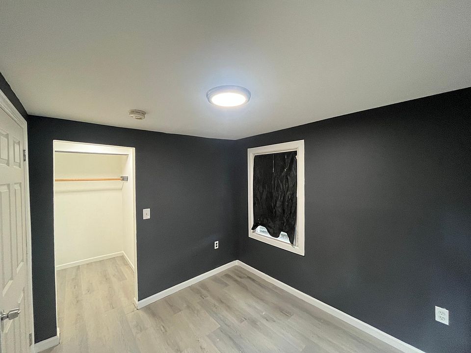 2nd image of 11 Holsman St Floor 1