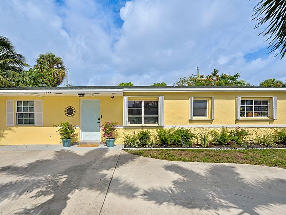 3rd image of 2851 N Seacrest Boulevard