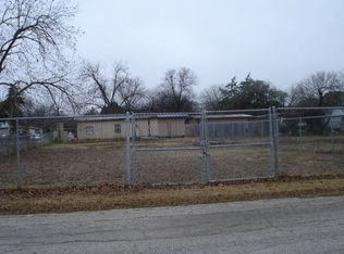 813 4th St, Seguin, TX 78155