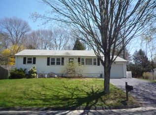 7 Rocky Ledge Ln, Branford, CT 06405