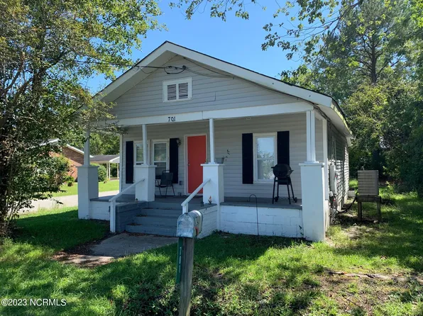 701 W Satchwell Street, Burgaw, NC 28425