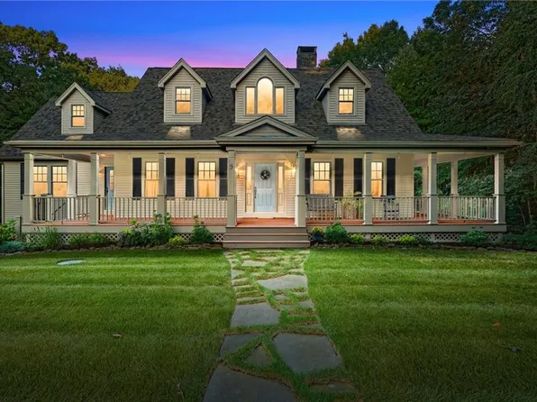 9 Stone Ridge Dr, North Smithfield, RI 02896
