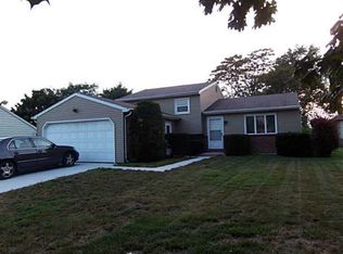 108 Chantilly Rue W, Northwood, OH 43619