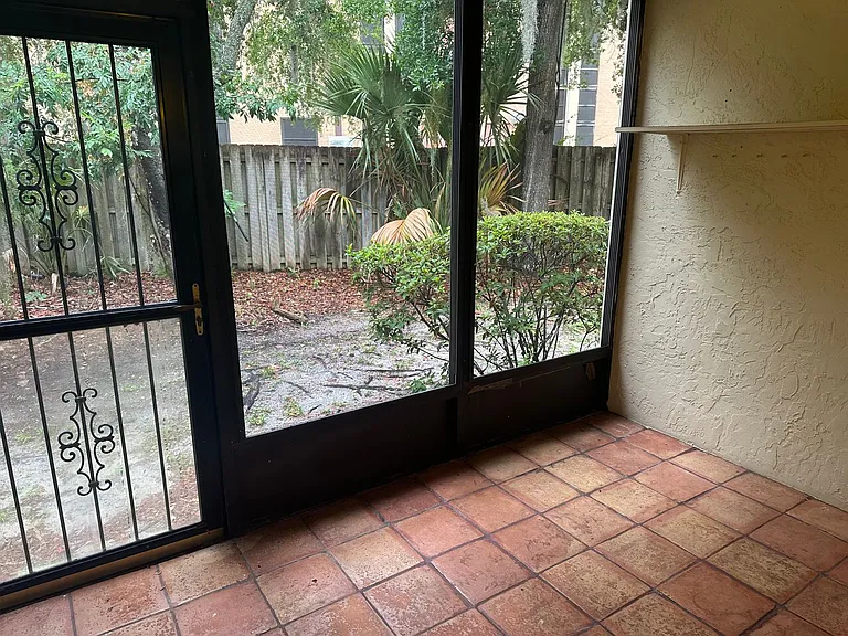 643 W Oak Terrace Dr #B — Photo 10