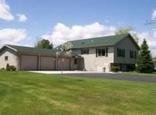 521 Meadow Ln, Peshtigo, WI 54157