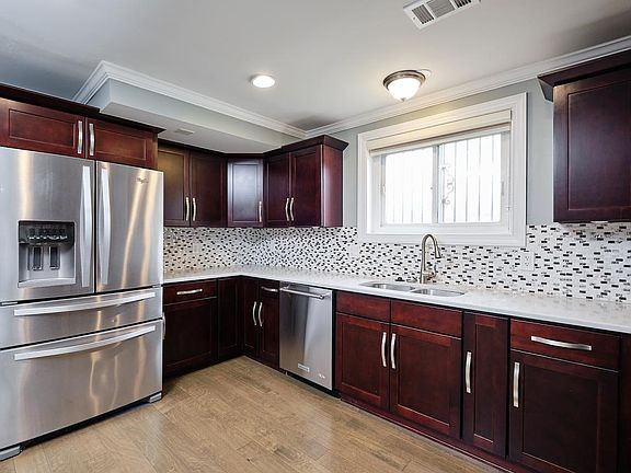 3rd image of 3216 Highwood Dr SE