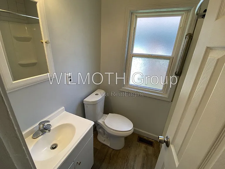 623 N Tibbs Ave — Photo 8