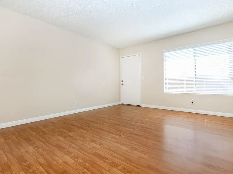 Sunset View Apartments — Photo 51