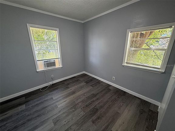 4th image of 621 E Myrtle St
