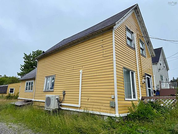 3rd image of 21 Leslie Ln