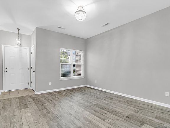 3rd image of 229 Grand Oaks Dr