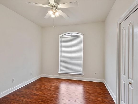 2nd image of 1416 Mimosa St