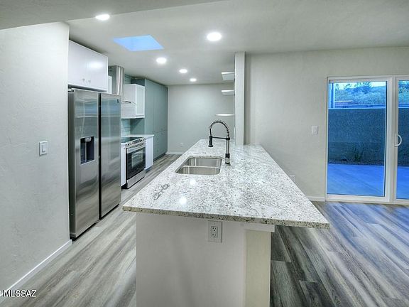 5th image of 3533 N Millard Dr