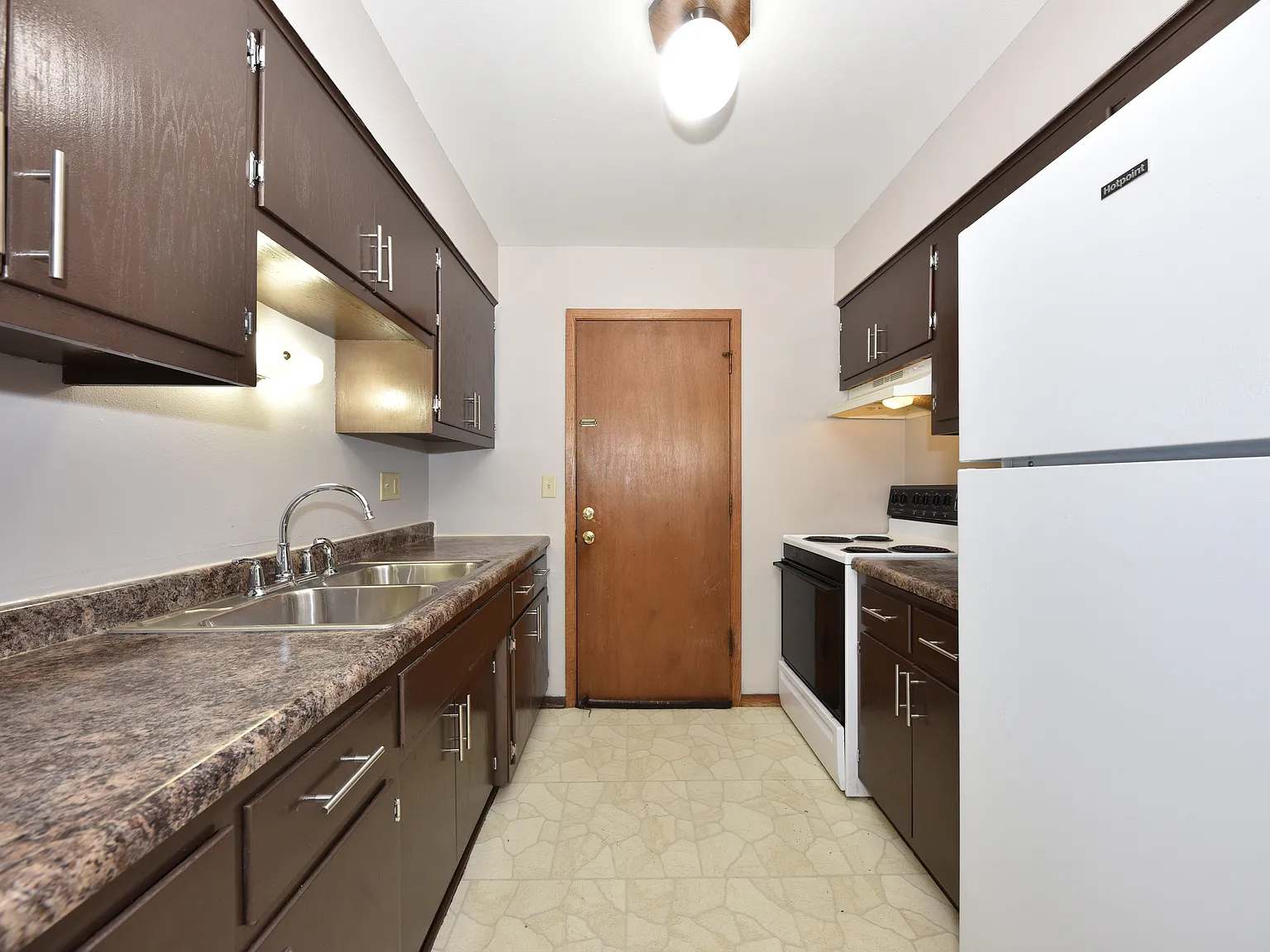 2 bed, 1.5 bath, 1100 sqft, $1,395 — Photo 4
