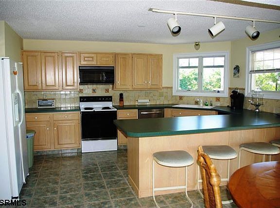 5th image of 2503 Wesley Ave
