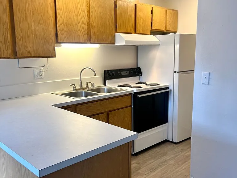 Westwood Park Apartments — Photo 4