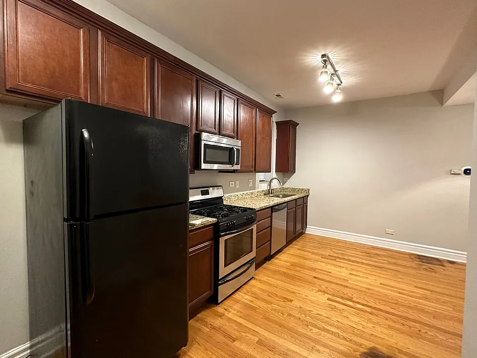 3915-3923 W Altgeld St #2