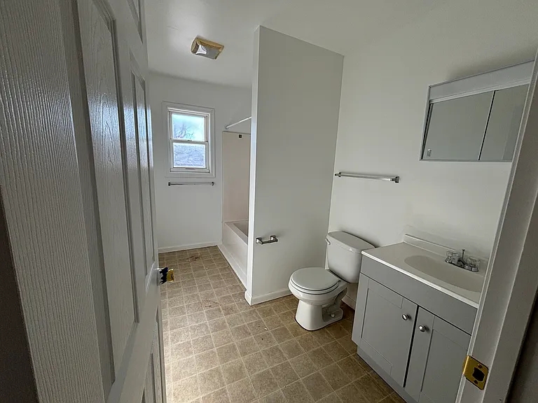 679 W Main St — Photo 4