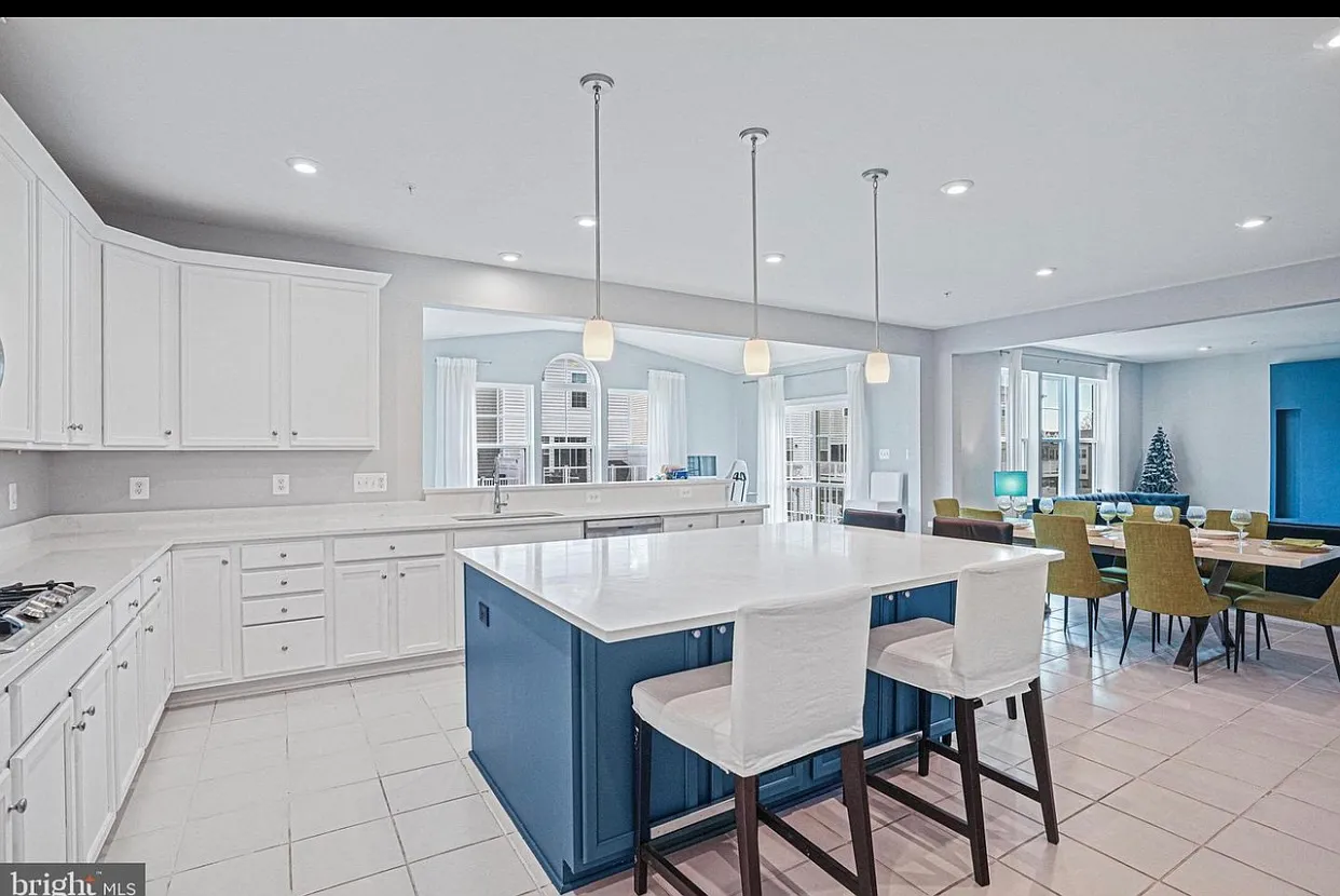 4 bed, 3.5 bath, 5200 sqft, $4,500 — Photo 4