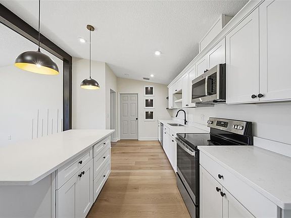 5th image of 1049 EDITH AVENUE