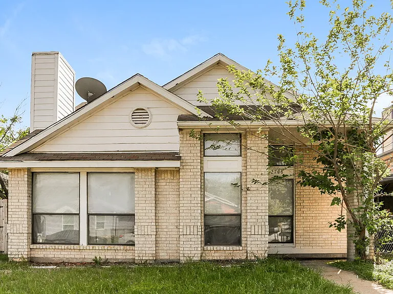 2728 Oak Bend Ln — Photo 1
