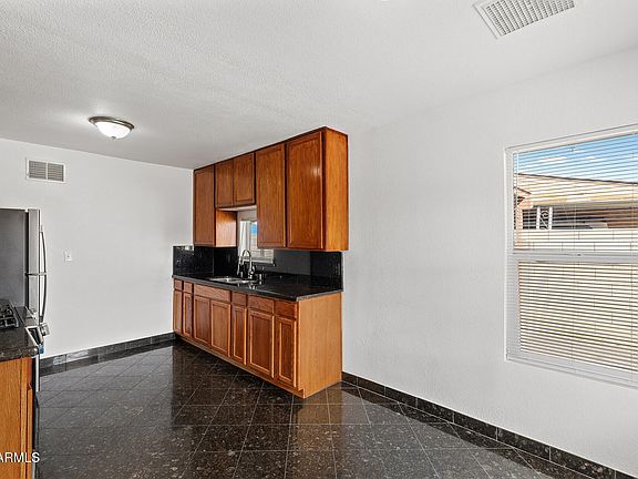 4th image of 2920 W HOLLY Street