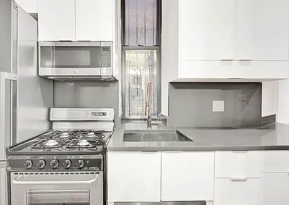 Rented by Century 21 Premier  | media 8