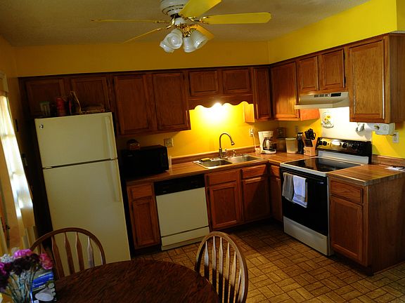 4th image of 10254 Yates Dr