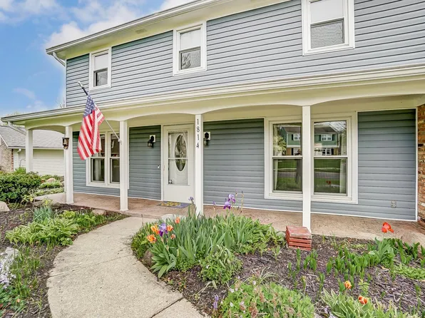 1814 Forest Downs Dr, Fort Wayne, IN 46815