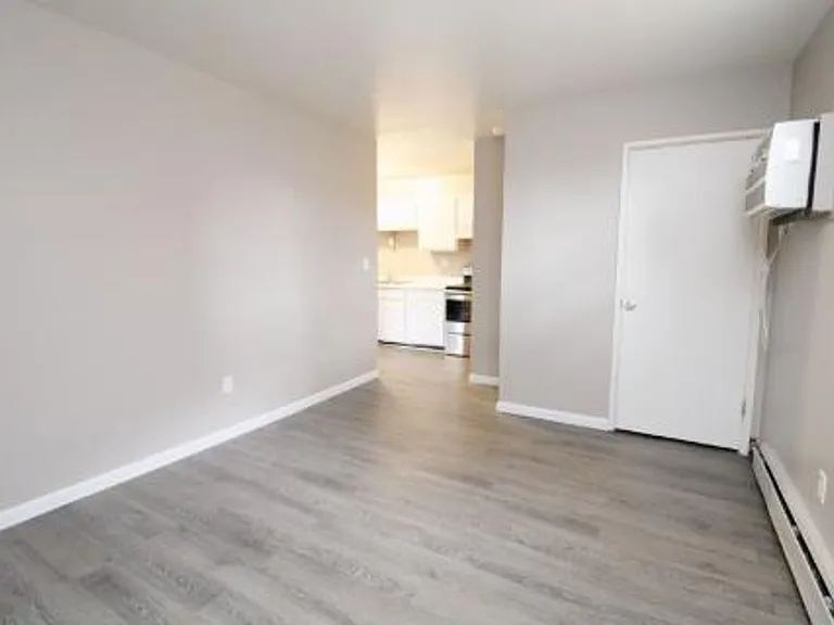 902 E Sturgis St — Photo 2