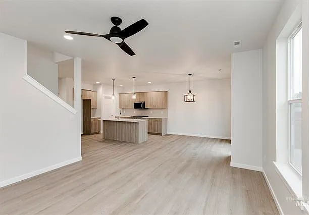 2204 S Border Way — Photo 5