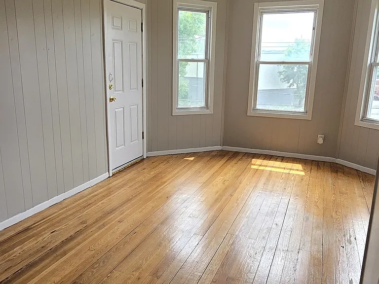 31 Sheffield St #3 — Photo 6