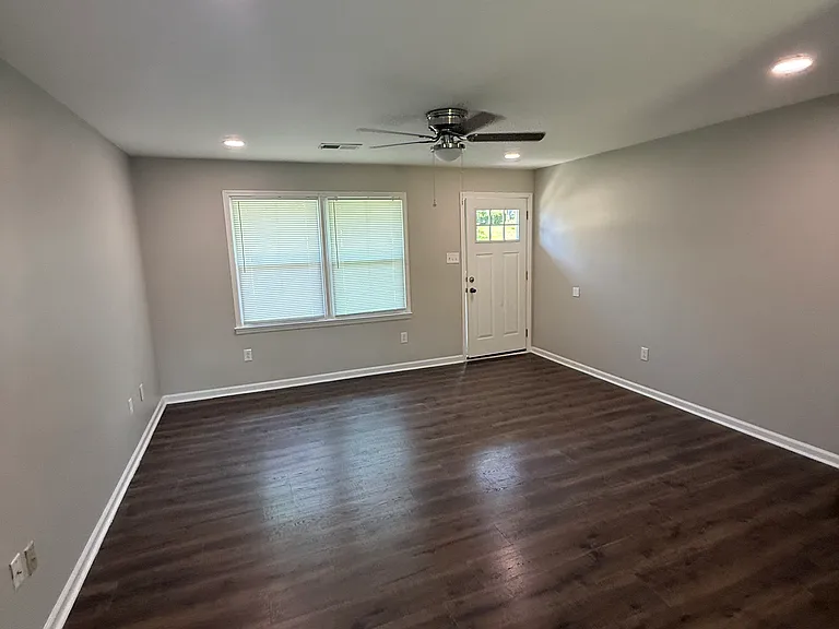 3325 Featherston Dr — Photo 14