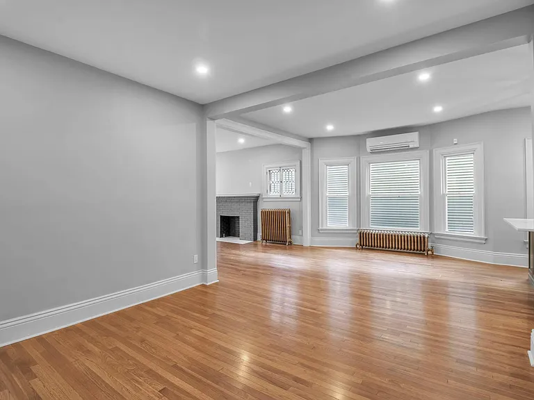 100 Richmond Ave #UPPER — Photo 15