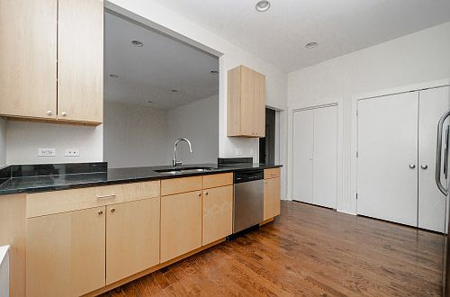 3rd image of 1657 N Damen Ave #3