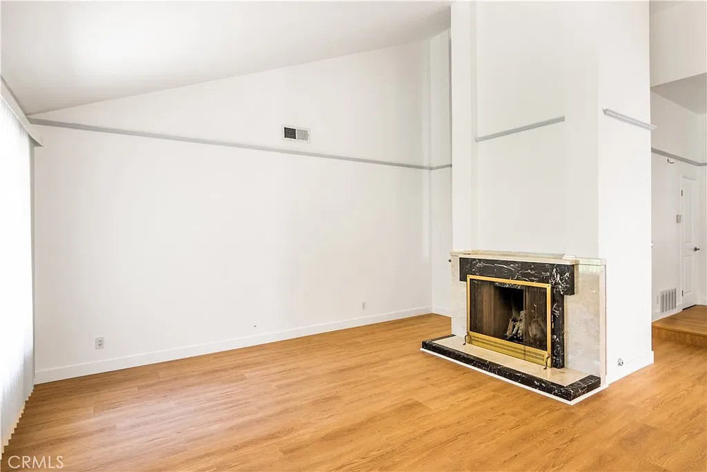 4 bed, 2223 sqft, $5,900 — Photo 3