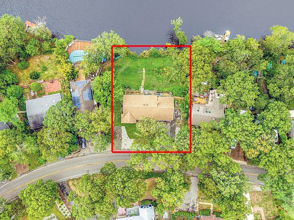 4th image of 1747 Forge Pond Road