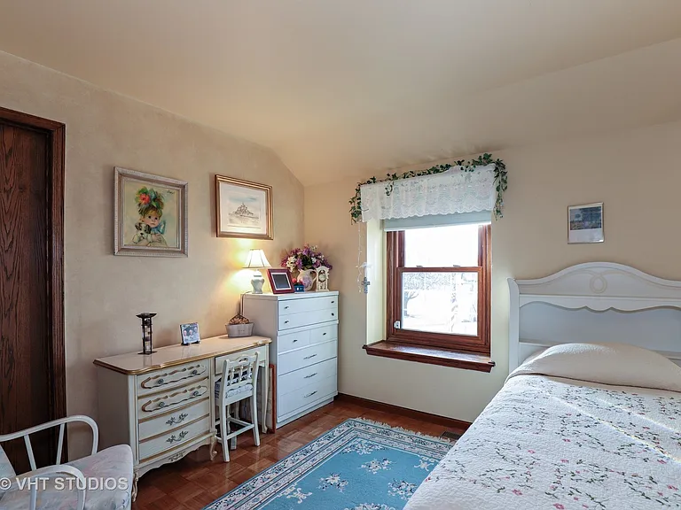 1162 Sandhurst Dr — Photo 12