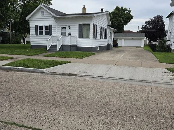 230 5th Ave N, Clinton, IA 52732