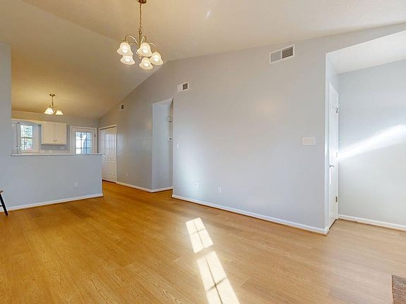 5th image of 423 Cedar Creek Drive