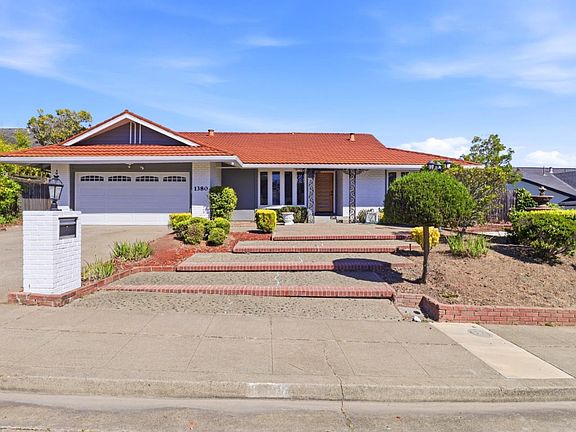 2nd image of 1380 Manzanita Dr