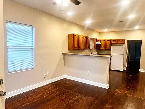 5th image of 2483 Verbena St