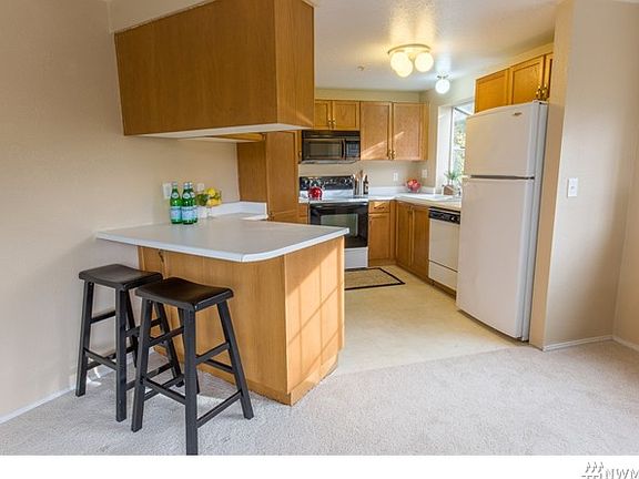 5th image of 17404 Ambaum Blvd S APT 203
