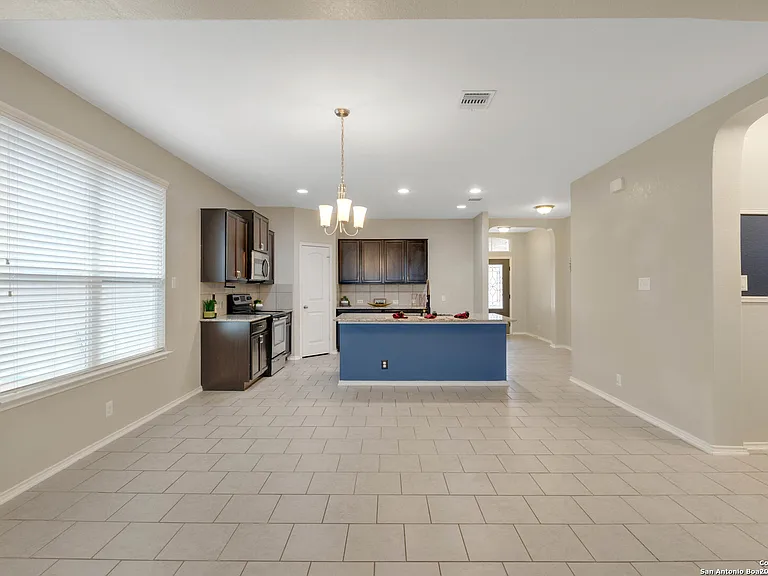 428 Kings Way — Photo 8
