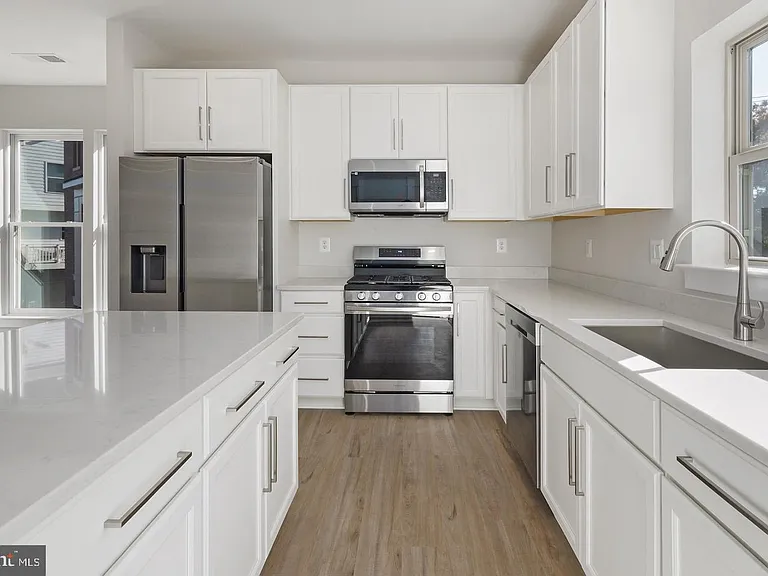 945 Sycamore Dr SE — Photo 10