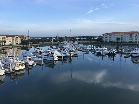 3rd image of 15 Harbour Isle Drive W #Ph01