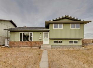 4 S Lake Huron Pl SE, Calgary, AB T2J5H9